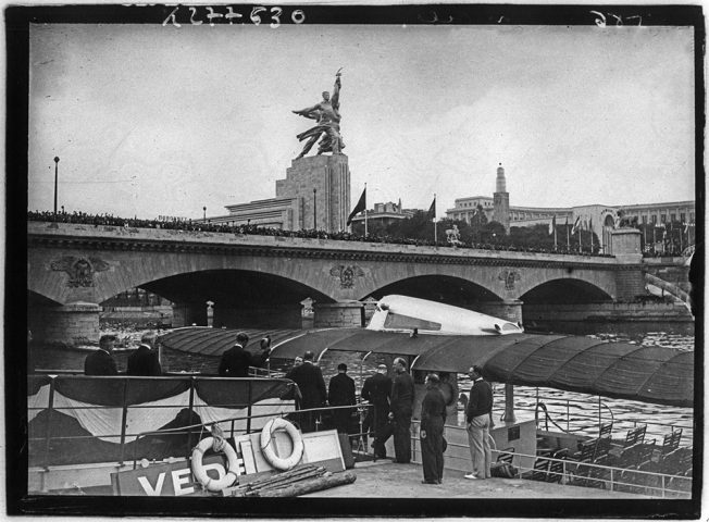 1937, Paris