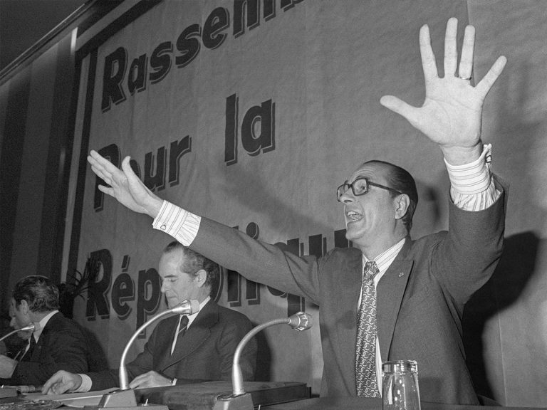 Les secrets de Jacques Chirac : de son dépucelage à la chaussure dans laquelle il urina