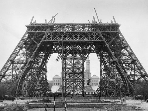 Histoire de la tour Eiffel : Une gigantesque guillotine faillit la remplacer