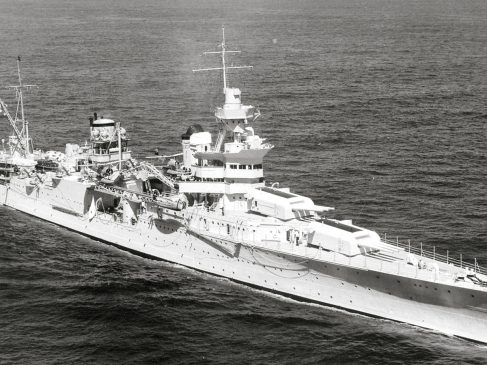 La tragédie de l’USS Indianapolis, quand les requins sont aussi dangereux que les Japonais…