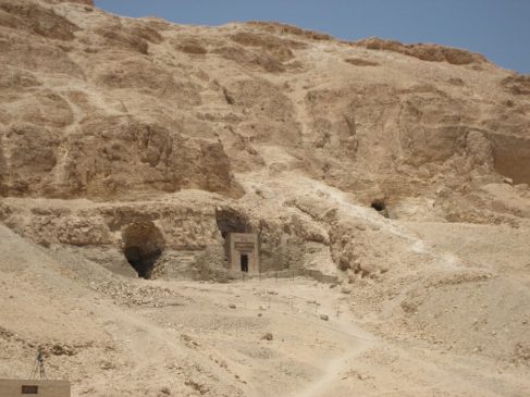 Où se trouve la momie de Néfertiti ? Nouvelles révélations !