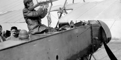 Quand les aviateurs de chasse se tiraient dessus… à coup de fusils ! Quand les aviateurs de chasse se tiraient dessus… à coup de fusils !