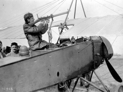 Quand les aviateurs de chasse se tiraient dessus… à coup de fusils !