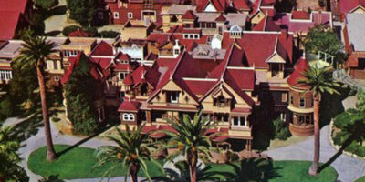 La maison Winchester : quand des fantômes jouent les architectes La maison Winchester : quand des fantômes jouent les architectes