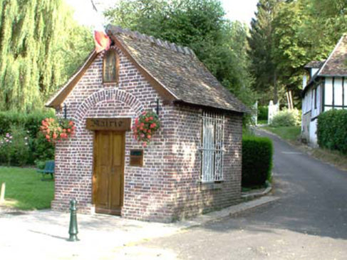 Saint-Germain-de-Pasquier, la plus petite mairie de France