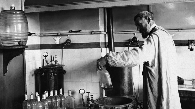 Louis Pasteur n’avait pas le droit de faire des vaccins